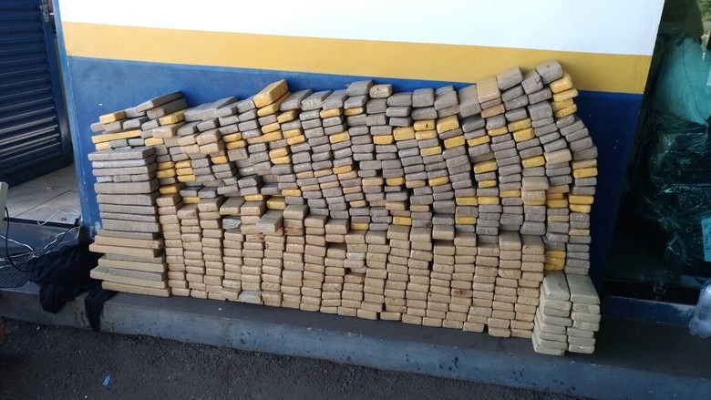 Polícia apreende maconha, pasta base e revólver na MS-276.