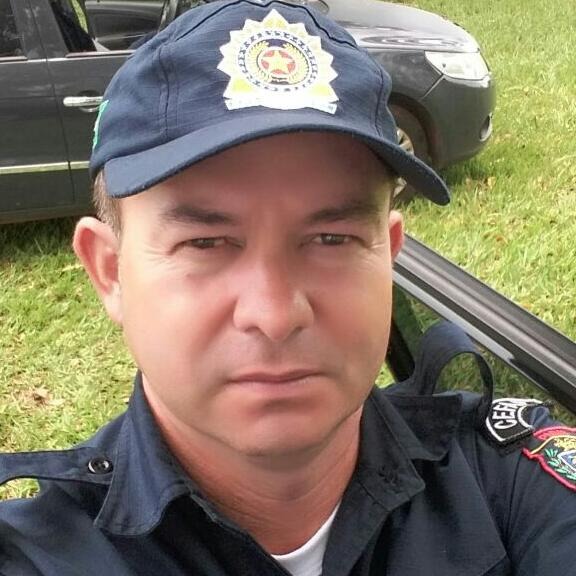 Policial morre após viatura capotar em perseguição