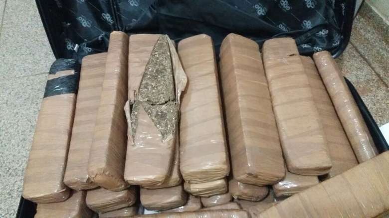 Contratada por whatsapp para transportar maconha, mulher é presa na rodoviária