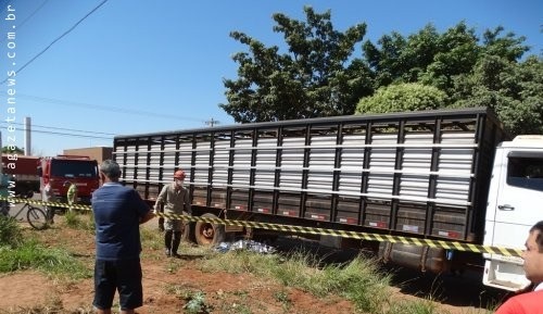 Mulher morre em acidente entre moto e caminhão em Amambai