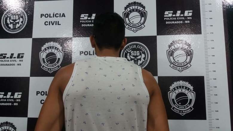 Homem é preso ao tentar aplicar 