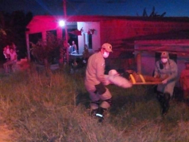 Casal fica gravemente ferido após ser agredido por amigo a tijoladas