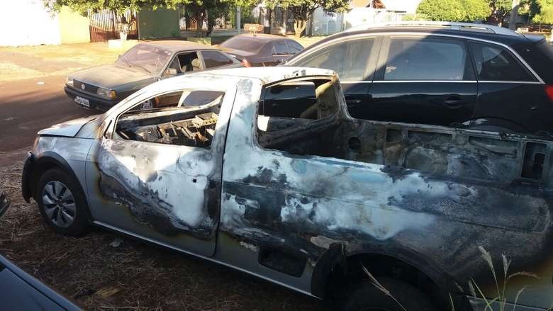 Veículo roubado na Capital é encontrado queimado em Dourados
