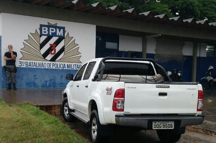 Polícia recupera caminhonete roubada e prende dois no Jóquei Clube
