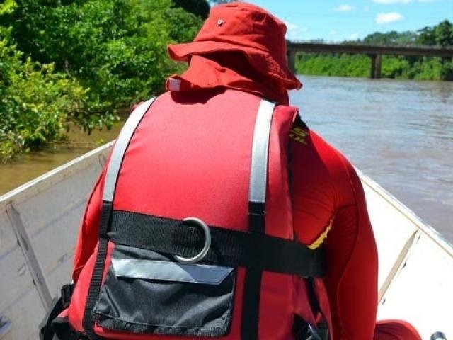 Bombeiros reforçam buscas a mulher que desapareceu no rio Miranda