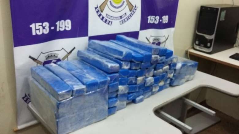 “Casal do tráfico” é preso com malas recheadas de maconha