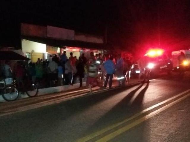 Homem é morto com facada nas costas enquanto escolhia músicas em bar