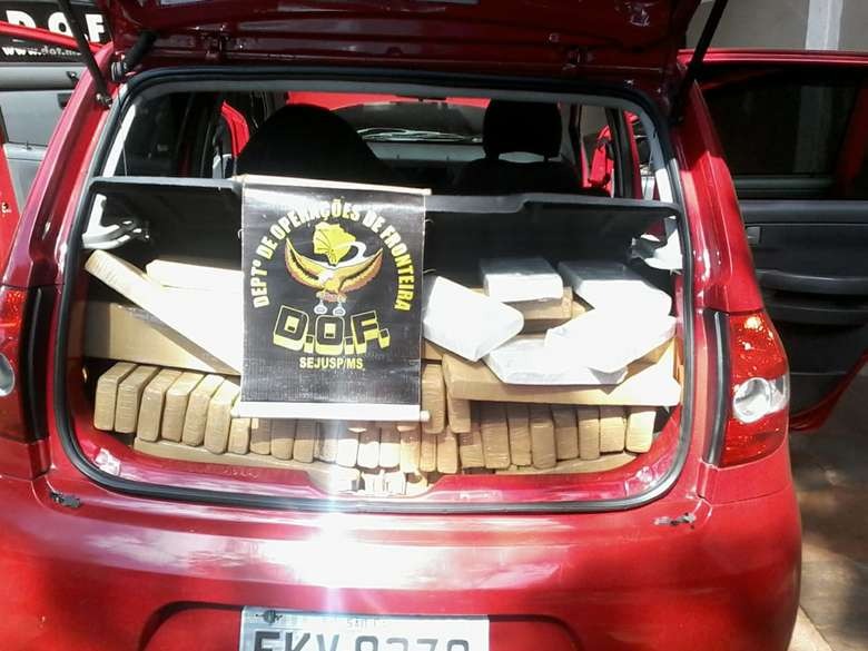 Polícia apreende cocaina e meia tonelada de maconha na BR-463