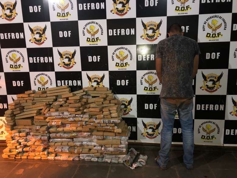 Cheiro de maconha em veículo denuncia traficante na MS-164