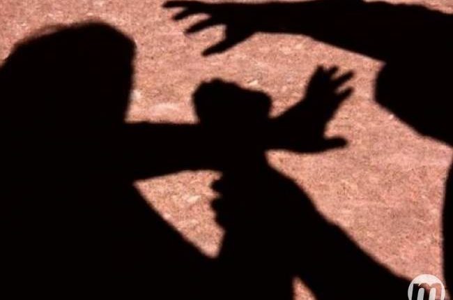 Mulher com bebê no colo é agredida por ex após cobrar pensão