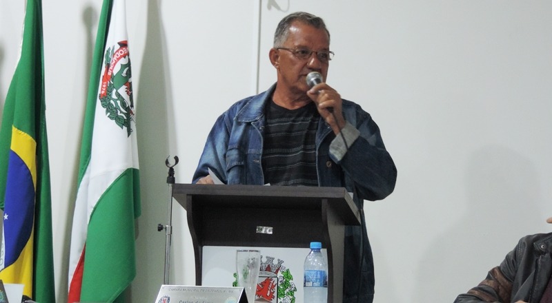 Vereador Edmilson pede patrolamento e cascalho para todas as ruas sem pavimentação asfáltica do Jardim América em Deodápolis 