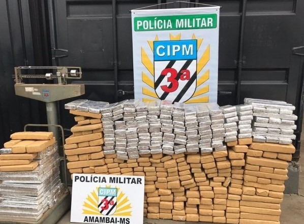 Após cerco, PM prende traficante com 400 quilos de maconha