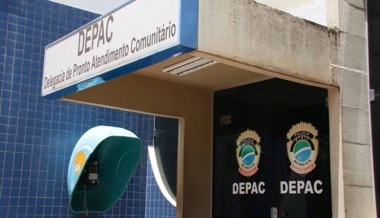 Universitária bate em rosto de ladrão, mas é derrubada, tem cabelos puxados e bolsa roubada