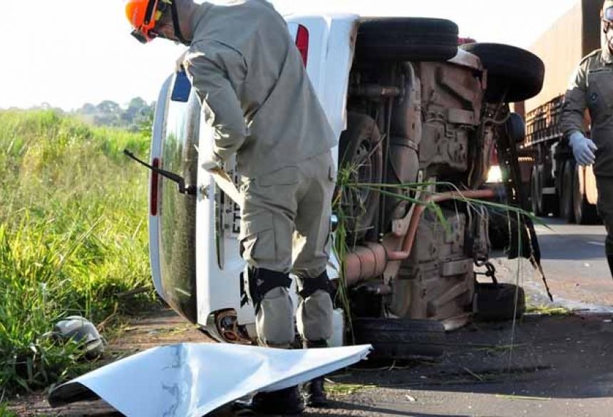 Veículo capota na MS-134, entre as cidades de Nova Andradina e Batayporã
