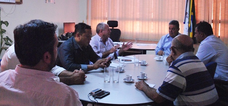 Na FUNASA, Prefeito e Vereadores solicitam recursos para projetos voltados a obras de Saneamento básico para Deodápolis