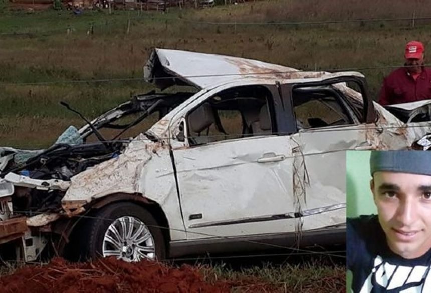 Motorista perde controle do carro, capota em rodovia e passageiro morre