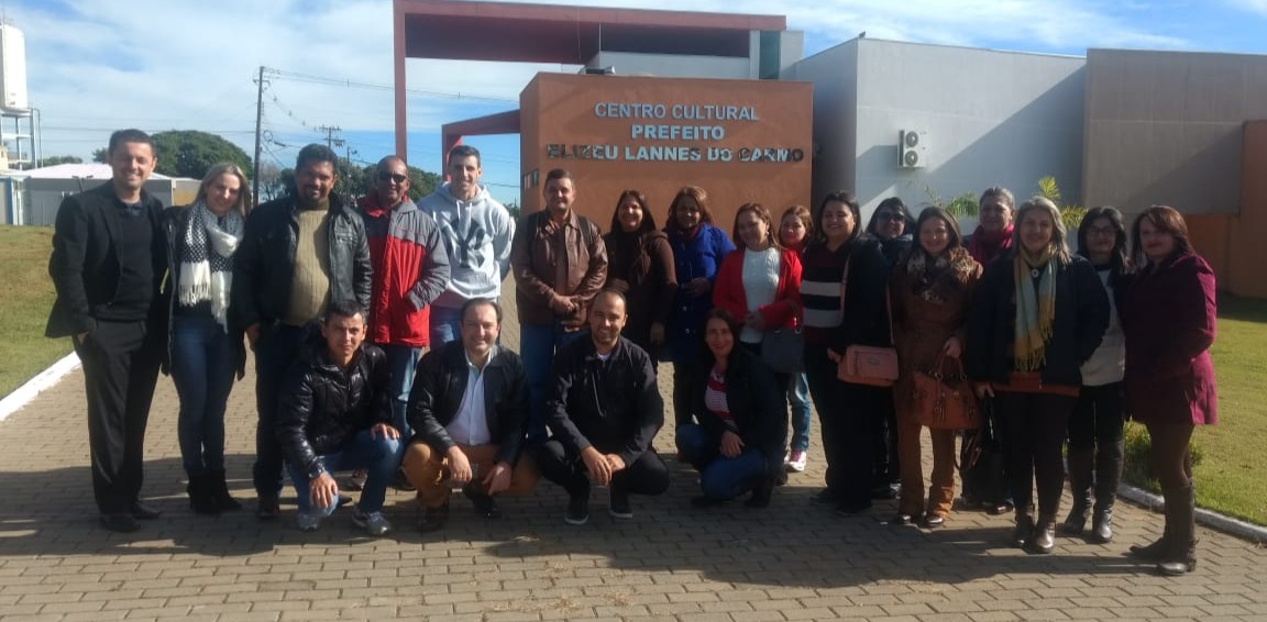 Professores participaram no Paraná de visita à centros educacionais onde o Sicredi desenvolve o programa ‘A união faz a vida’