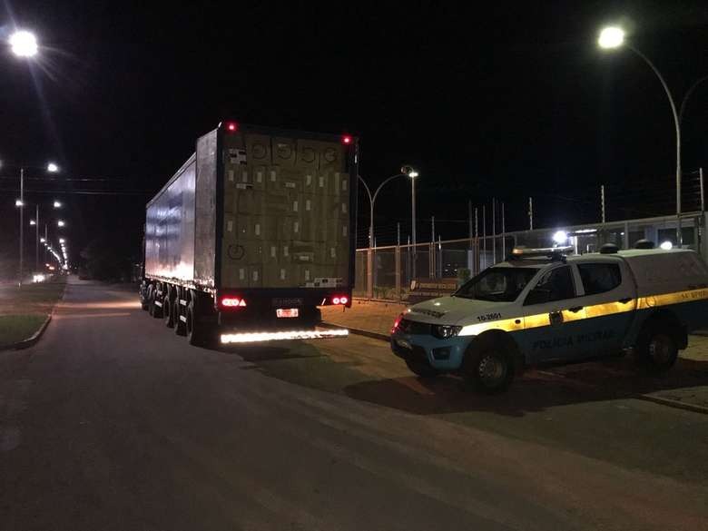 Polícia apreende carga de cigarros avaliada em R$ 3 milhões na MS-180