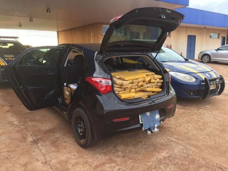 Douradense é preso após abandonar veículo carregado com maconha na BR-463