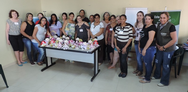 Curso de bonecas contou com a participação de beneficiárias inseridas em programas sociais 