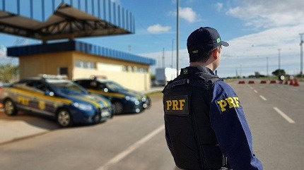 Para fugir da polícia, motorista abandona 600 quilos de maconha
