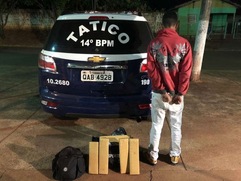 Adolescente é apreendido com 20kg de maconha em rodoviária