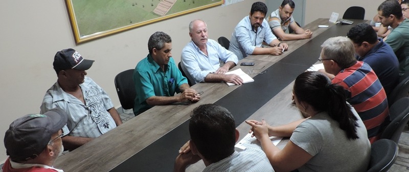 Prefeito e Secretário de Educação realizaram reunião com os motoristas de ônibus escolares orientando-os em ações preventivas