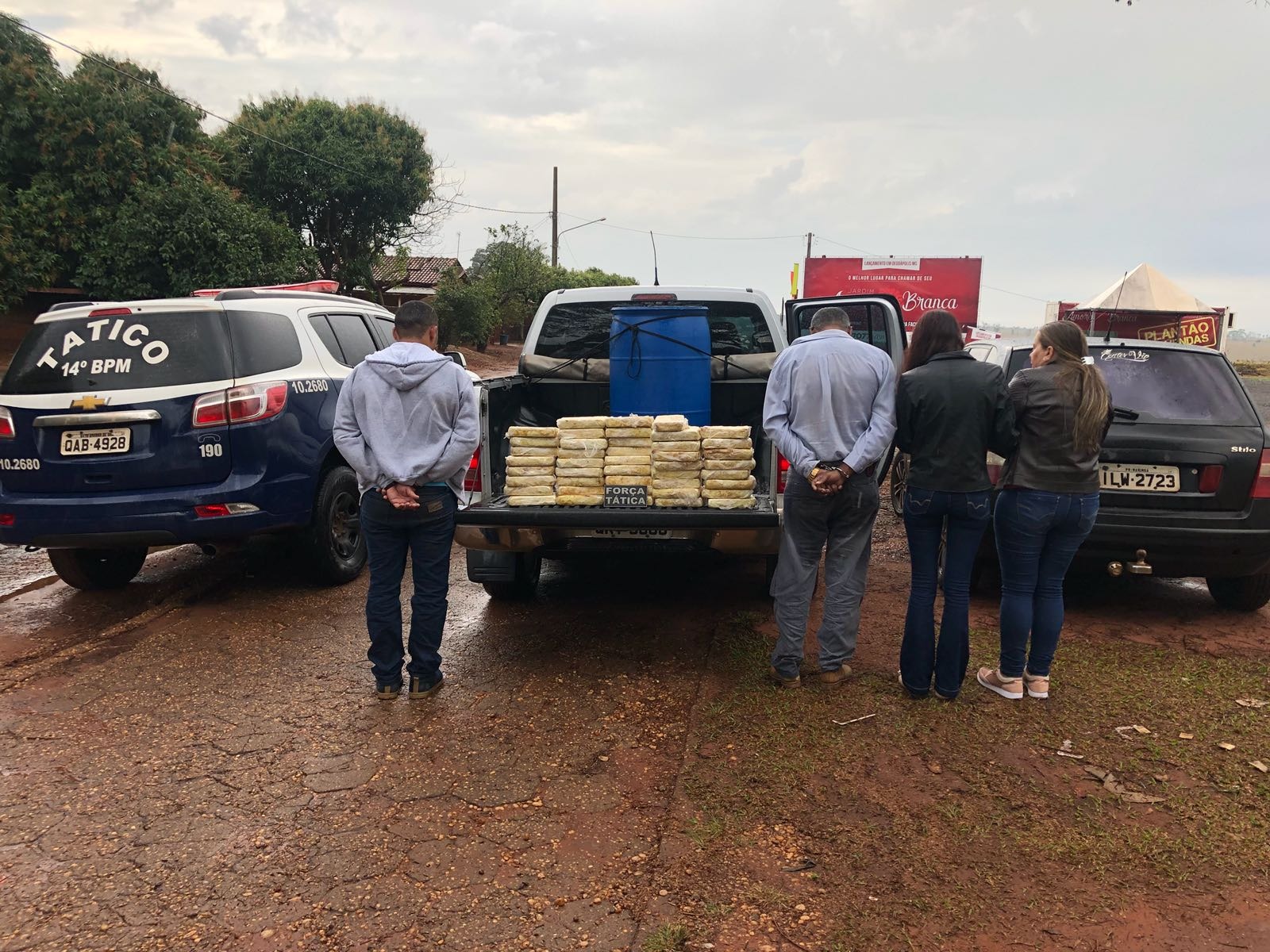 Ação da Força Tática, Policia Militar e PMR apreendeu mais de 45 quilos de cocaína em camionete de luxo em Deodápolis 