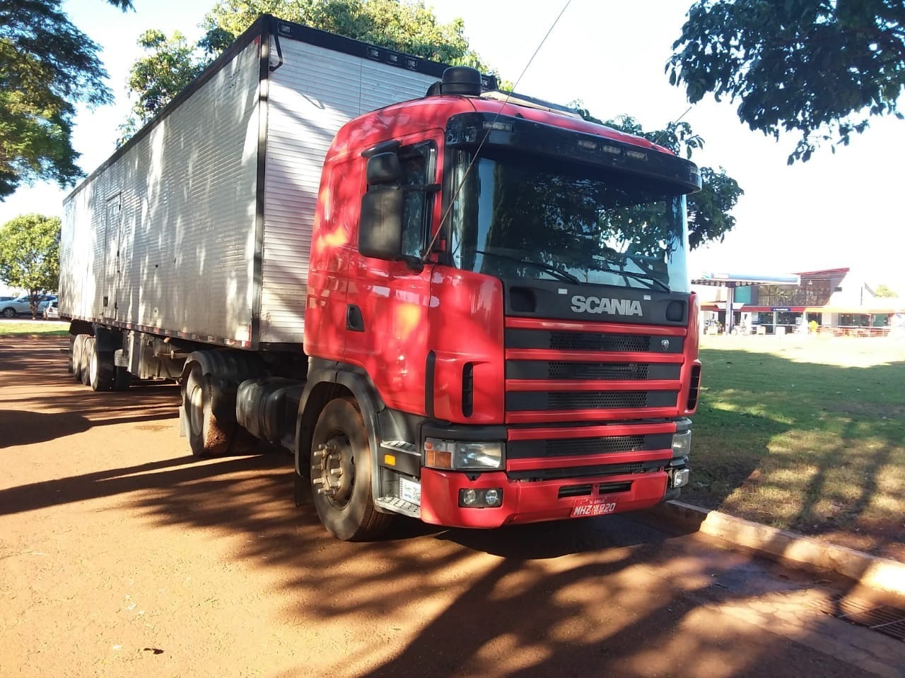 Polícia resgata motorista mantido refém em carreta