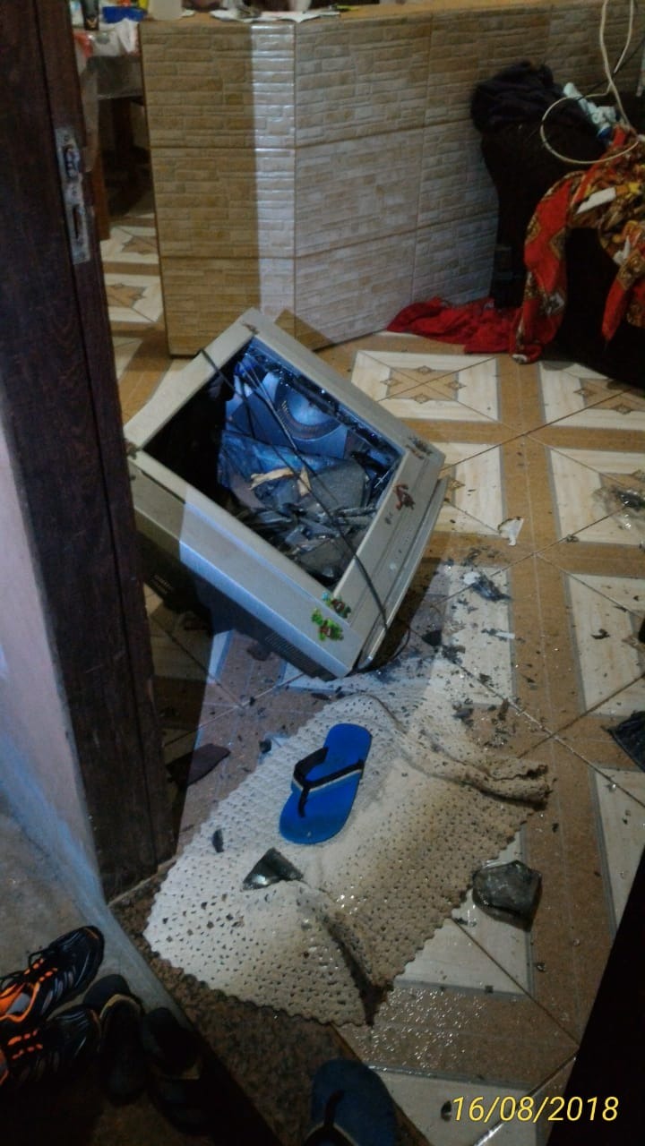 Homem é preso ao tentar incendiar casa com família dentro