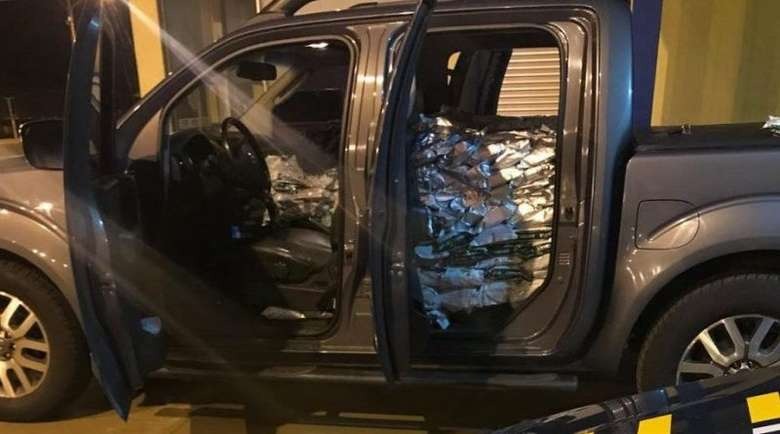 Polícia flagra caminhonete com meia tonelada de agrotóxico chinês