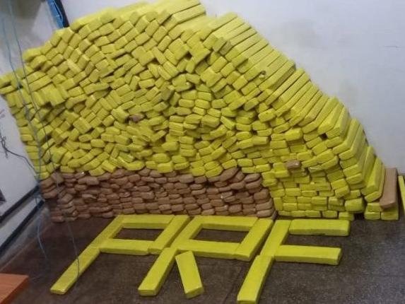Traficantes se envolvem em acidente e são presos com 477 kg de maconha