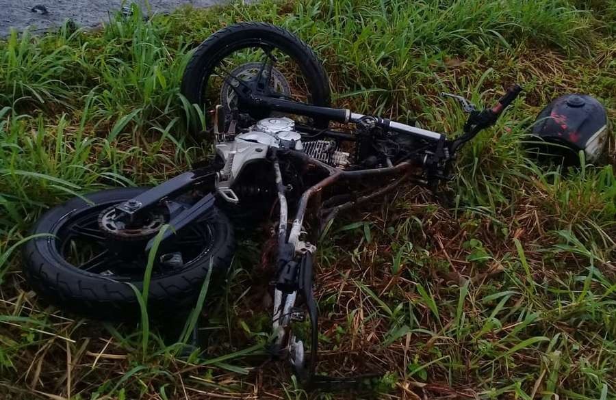 Moto explode após pedreiro bater na traseira de veículo em MS; veja vídeo