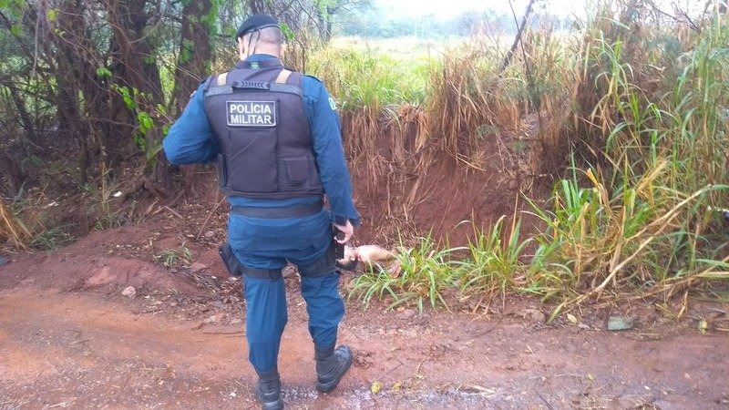 Homem é encontrado morto com corte na garganta