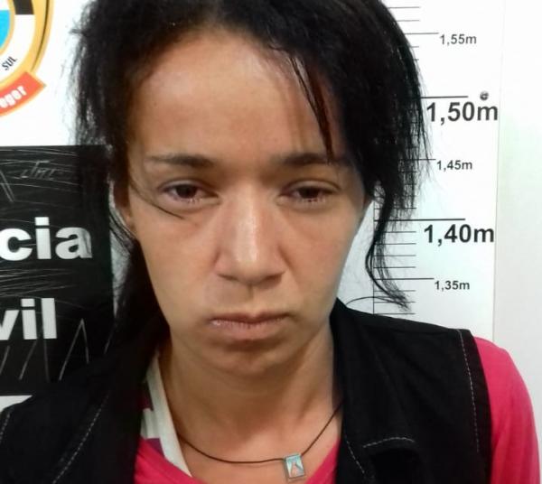 Presa com droga, mulher dá ‘show’ na rodoviária, agride guarda e quebra viatura