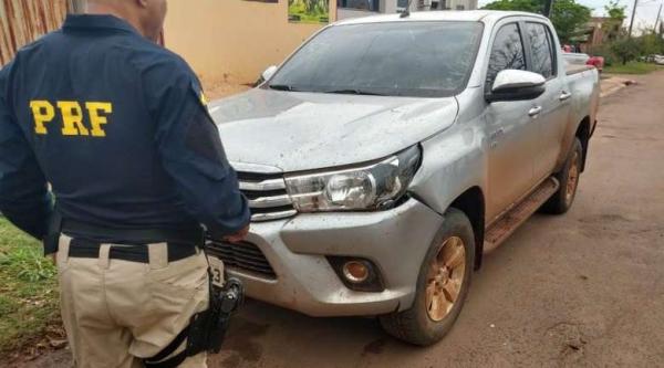 Motorista fura bloqueios da PRF e Exército antes de capotar veículo roubado