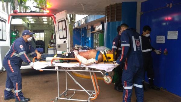 Briga entre vizinhos resulta em facada; homem fica em estado grave