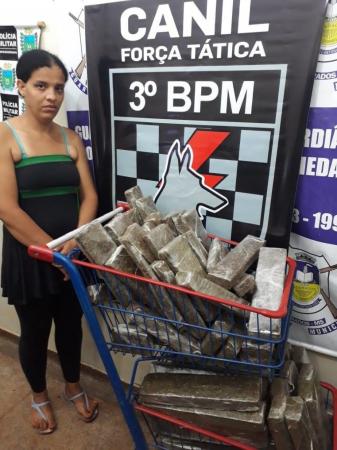 Mulher conhece presidiário pela internet e acaba presa por esconder drogas para ele em Dourados