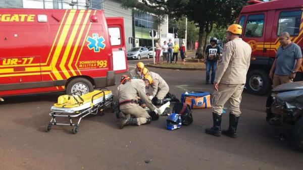 Moto roleta avenida, bate em Gol e piloto acaba ferido