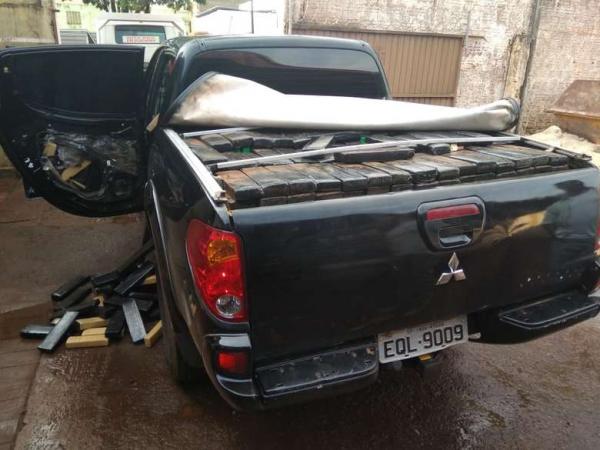 Polícia encontra mais de 1,4t de maconha em caminhonete abandonada no Água Boa