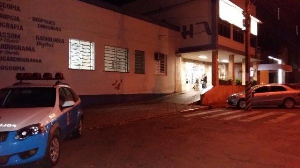 Jovem tem 30% do corpo queimado por soda cáustica durante briga de casal