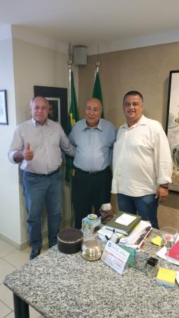 Prefeito Valdir Sartor e Vereador Márcio Teles se reuniram com Senador Pedro Chaves em busca de recursos