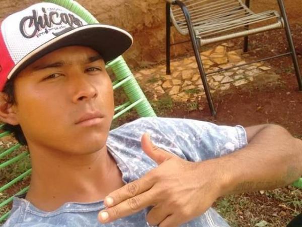 Jovem de 21 anos morre após ser esfaqueado por ex-namorada