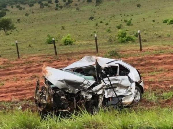 Criança que sobreviveu a acidente com 2 mortes sofreu fratura de fêmur e tíbia