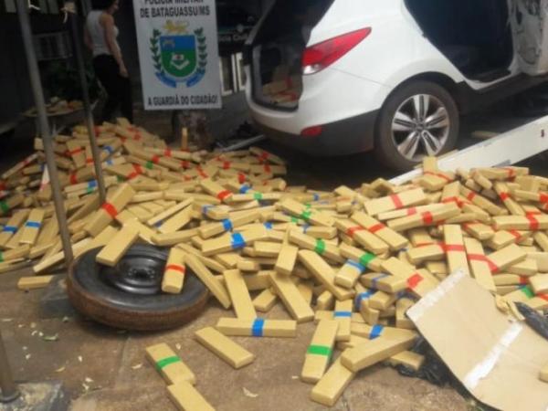 Polícia apreende veículo roubado com 1,2 tonelada de maconha