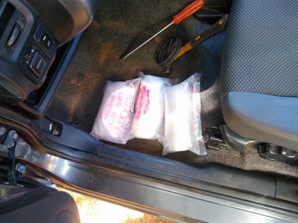 Polícia apreende cocaína em tanque de combustível