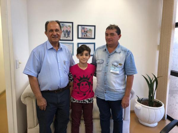 Ex-Vereador Valmir e Vereador Juninho destacam apoio de Zé Teixeira em ação de tapa buracos em Lagoa Bonita