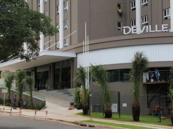 Homem se joga do 9° andar de hotel luxuoso na Capital