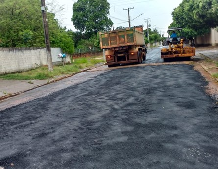 Ações de ‘Tapa Buracos’ em Deodápolis ocorre na área central, no Jardim América e no Distrito de Lagoa Bonita 