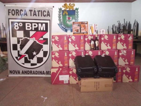 Flagrados com contrabando de bebidas tentam 